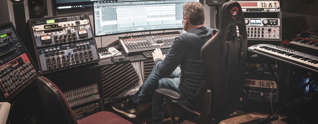 newstudio1desk5.jpg